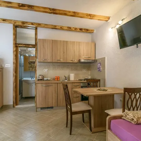 Lorena Apartment *