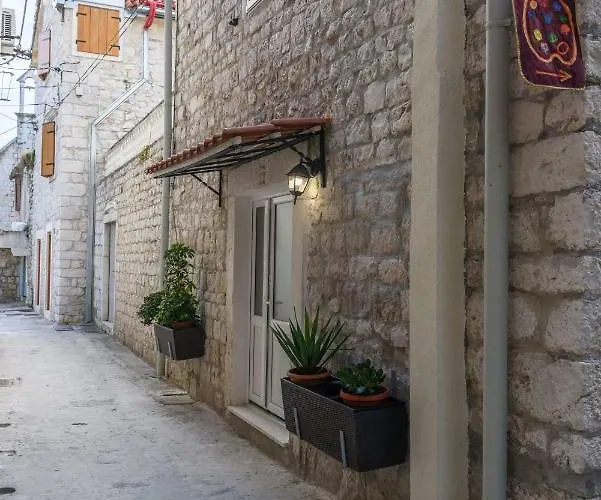 Lorena Trogir